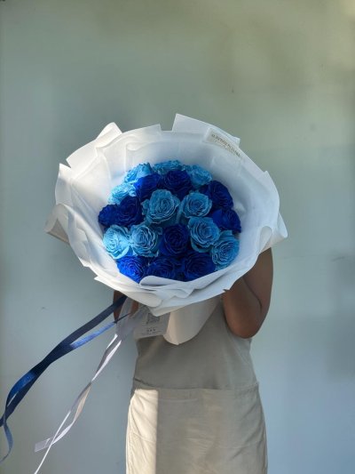 Dark and Light Blue Ecuadorian Roses 20 Stem Bouquet